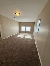 2614 N Estelle St in Wichita, KS - Building Photo - Building Photo