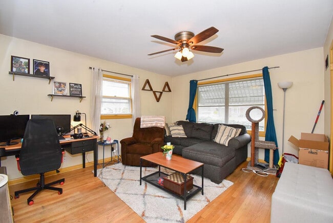 4443 S 5th Pl, Unit 4443 in Milwaukee, WI - Building Photo - Building Photo