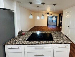 4010 Pine Limb Ct in Tampa, FL - Building Photo - Building Photo