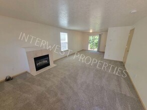 6523 SE 60th Pl in Portland, OR - Building Photo - Building Photo