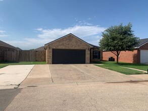 1711 100th St in Lubbock, TX - Foto de edificio - Building Photo