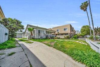 4938 Maplewood Ave in Los Angeles, CA - Building Photo - Building Photo