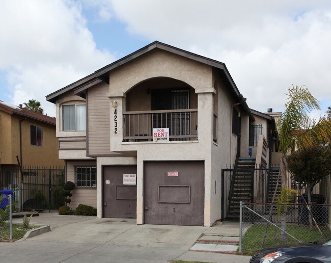 4232 46th St in San Diego, CA - Foto de edificio - Building Photo