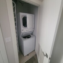 2443 N Western Ave in Chicago, IL - Building Photo - Building Photo