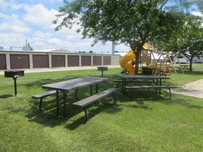 Altoona Park Apartments in Altoona, IA - Foto de edificio - Building Photo