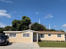 2221 NW 196th Terrace in Miami Gardens, FL - Building Photo