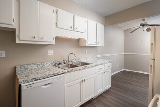 Creekside Apartments in Columbia, SC - Building Photo - Interior Photo