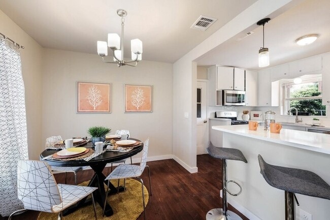 623 Freiling in San Antonio, TX - Building Photo - Building Photo