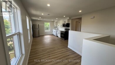 115 B Bidwell St in Tillsonburg, ON - Building Photo - Building Photo