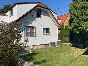 4254 S 1st St in Milwaukee, WI - Foto de edificio - Building Photo