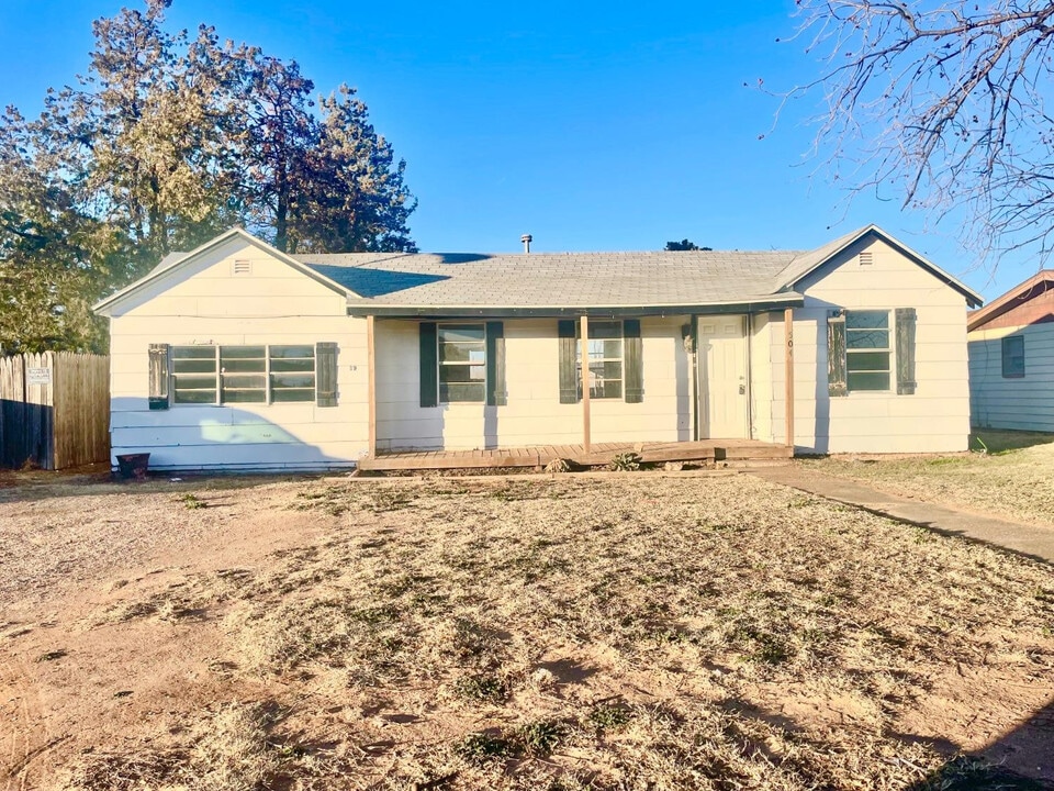 504 81st St in Lubbock, TX - Building Photo