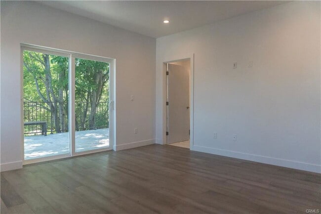 6848 Encino Ave in Los Angeles, CA - Building Photo - Building Photo
