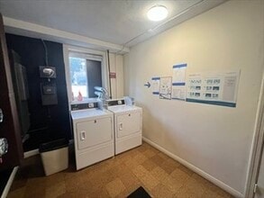 141 Beaconsfield Rd, Unit 2 in Brookline, MA - Building Photo - Building Photo