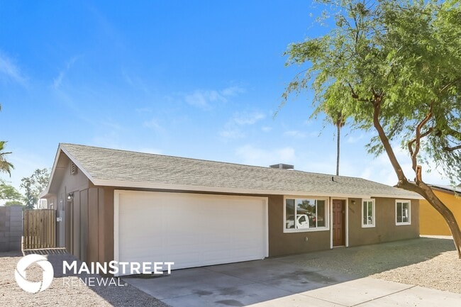 18205 North 25th Pl in Phoenix, AZ - Building Photo - Building Photo