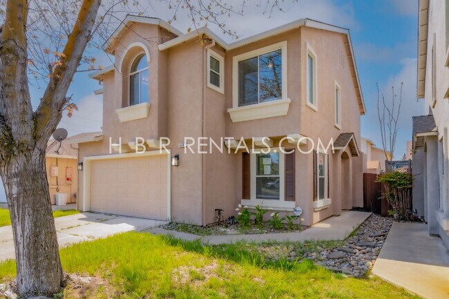 419 Pioneer Ave in Manteca, CA - Building Photo - Building Photo