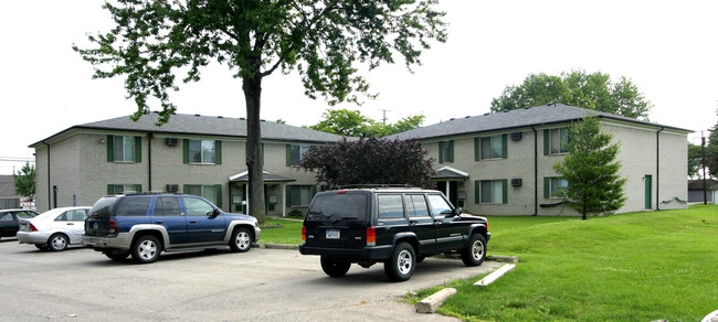 Colony House in St. Clair Shores, MI - Building Photo - Building Photo