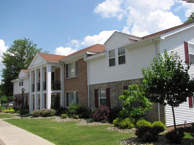 Hickory & Penngrove Village in Hermitage, PA - Foto de edificio