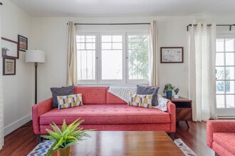 5124 3/4 De Longpre Ave in Los Angeles, CA - Building Photo - Building Photo