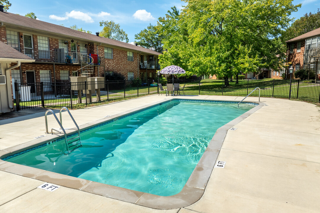 Shadesmont Apartments in Homewood, AL - Building Photo