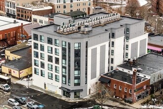 55 N Main St, Unit 201 in Rochester, NH - Building Photo - Building Photo