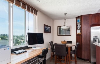 1907 Robinson Ave in San Diego, CA - Foto de edificio - Building Photo