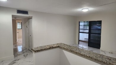 805 NE 199th St, Unit 102 in Miami, FL - Building Photo - Building Photo