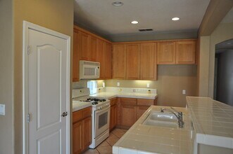 108 Lone Oak Ct in Roseville, CA - Building Photo - Building Photo