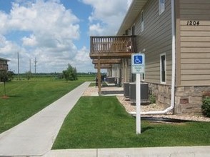 Cedar Ridge in Grand Island, NE - Foto de edificio - Building Photo