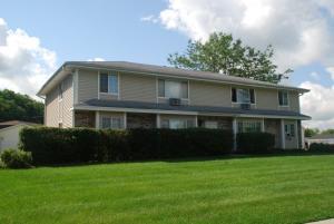 733-739 E Imperial Dr in Hartland, WI - Building Photo