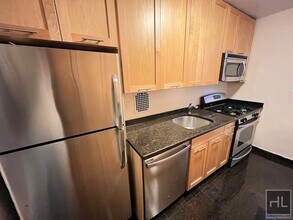 EAST 49 STREET in New York, NY - Building Photo - Building Photo