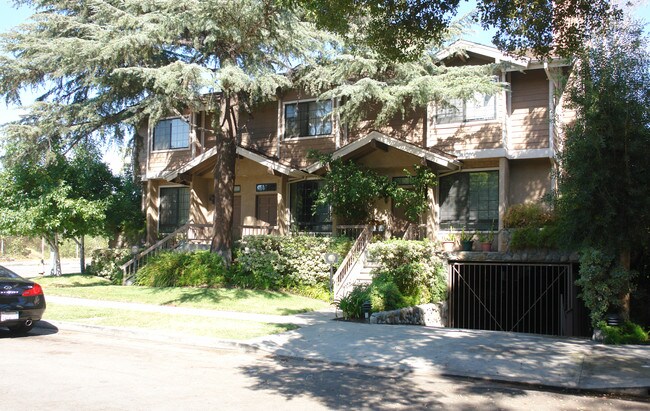 626 N Howard St in Glendale, CA - Foto de edificio - Building Photo