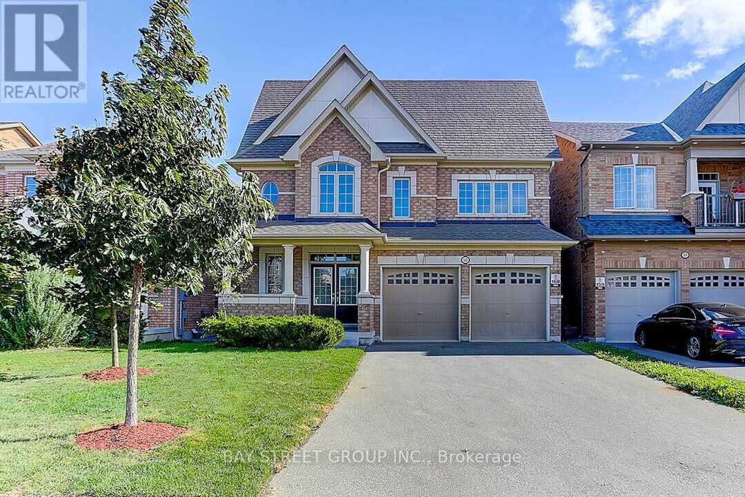 2433 Equestrian Cres in Oshawa, ON - Building Photo