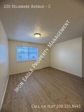 220 Delaware Ave in Nampa, ID - Building Photo - Building Photo