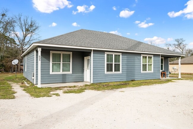 property at 635 E Azalea Ave