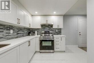 3465 Aquinas Ave in Mississauga, ON - Building Photo - Building Photo