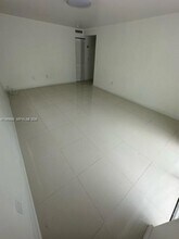 3527 NE 168th St in North Miami Beach, FL - Foto de edificio - Building Photo