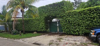 2800 NW 90th St in Miami, FL - Building Photo