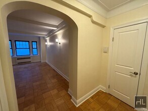 Christopher Street, Unit 4N in New York, NY - Building Photo - Building Photo