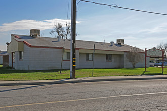 Firebaugh Family Apartments in Firebaugh, CA - Building Photo - Building Photo