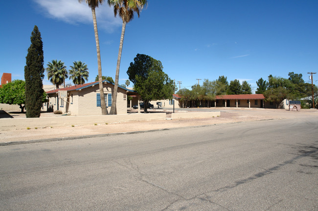 1701-1723 N Village Dr in Tucson, AZ - Foto de edificio - Building Photo