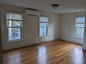 85 Beech St, Unit 85 Beech St 2nd floor in Holyoke, MA - Building Photo - Building Photo