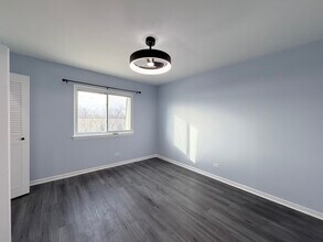 9460 Bay Colony Dr in Des Plaines, IL - Building Photo - Building Photo