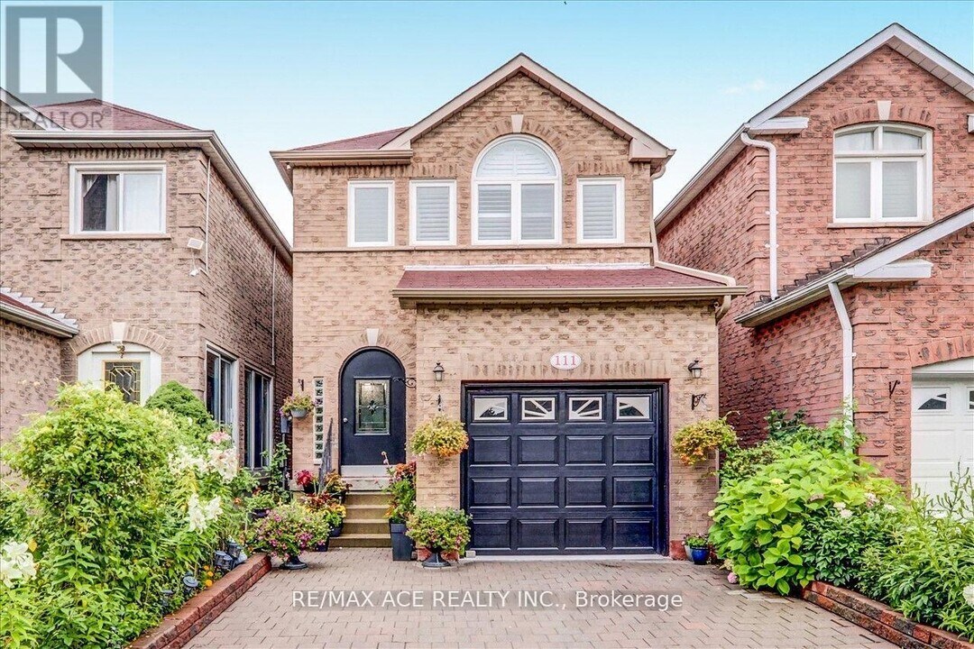 111 Laird Dr in Markham, ON - Building Photo