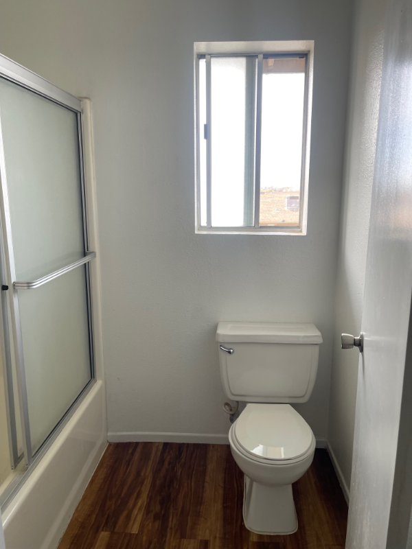 11222 Chamberlaine Way in Adelanto, CA - Foto de edificio - Building Photo