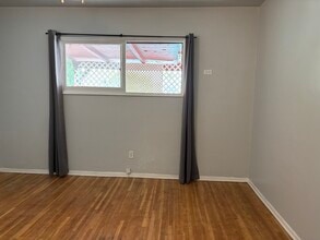 6327 Calvin Ave, Unit STUDIO in Tarzana, CA - Foto de edificio - Building Photo