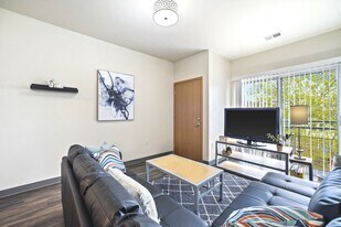 The Park at 1824 Student Apartments in Milwaukee, WI - Building Photo