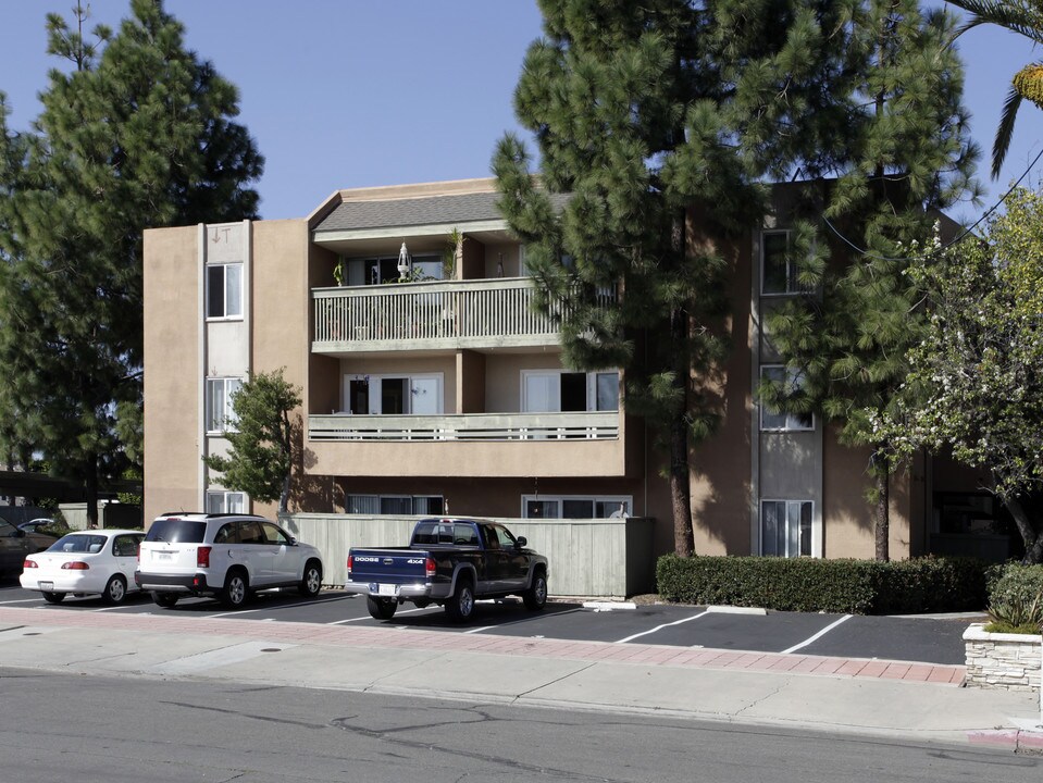 Suncrest Villas in San Diego, CA - Foto de edificio