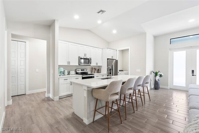 4600 Key Largo Ln in Bonita Springs, FL - Building Photo - Building Photo