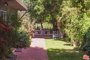 1070 Norumbega Dr in Monrovia, CA - Building Photo