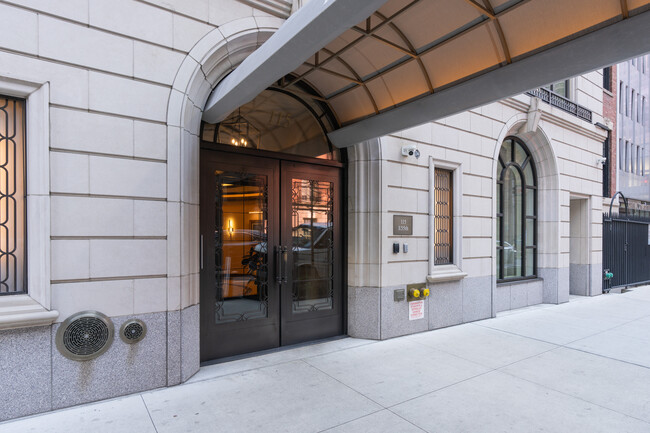 115 E 55th St in New York, NY - Building Photo - Building Photo
